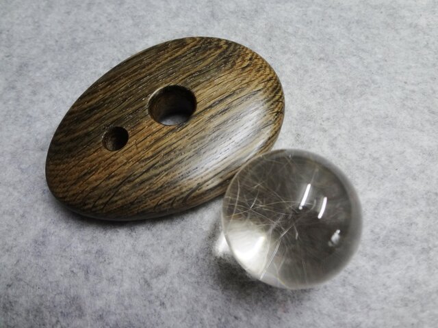 月の女神の勾玉＆直観力の針入り水晶/大玉 | iichi 日々の暮らしを