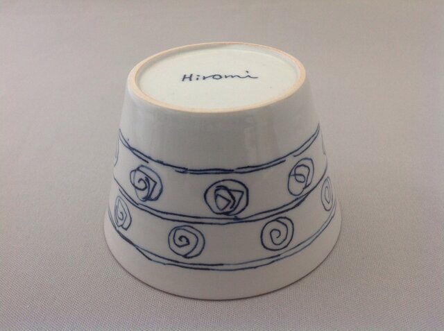 呉須線彫り 横ライン蕎麦猪口 | iichi 日々の暮らしを心地よくする