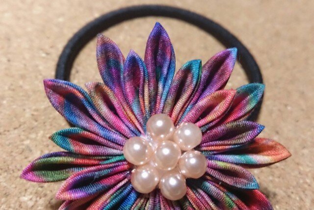 リバティのつまみ細工②*ヘアゴム | iichi 日々の暮らしを心地よくする
