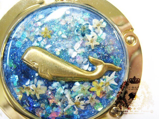 お花の海のバッグハンガー(クジラ・ディープブルー)の画像1枚目