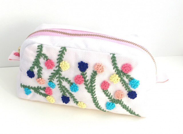イロイロお花の刺繍ポーチ(ぴんく)の画像1枚目
