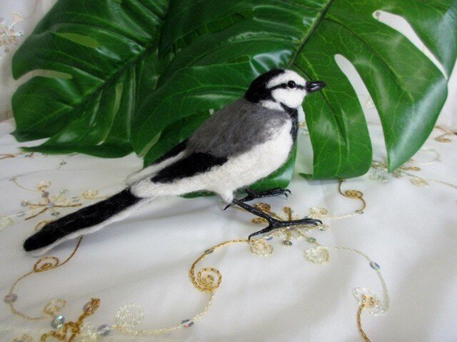 羊毛フェルトのセキレイ | iichi 日々の暮らしを心地よくする