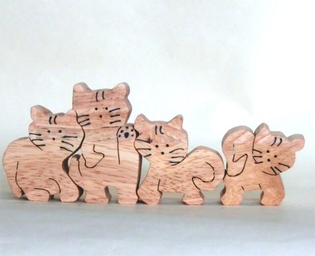 猫4匹(組木)の画像1枚目