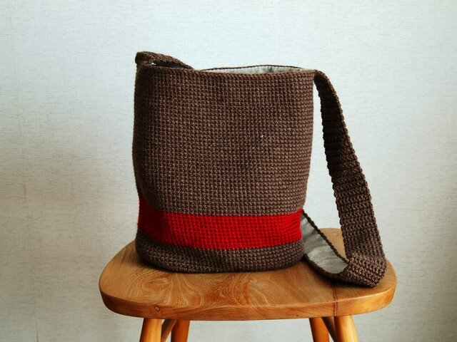 WOOL!*赤ラインのかぎ針ショルダーバッグの画像1枚目
