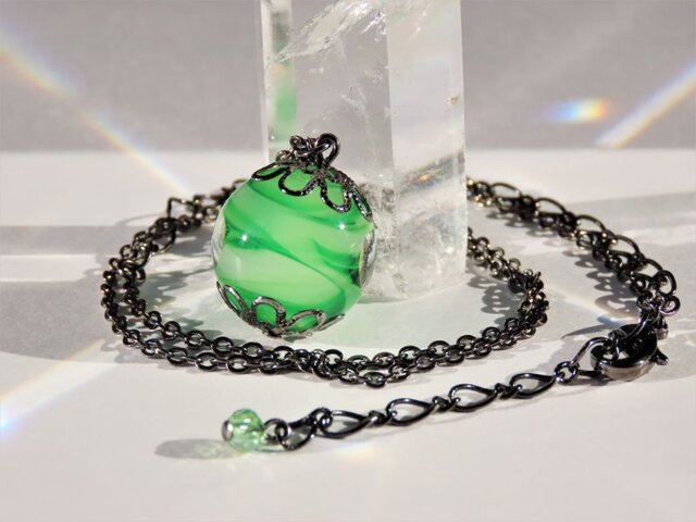 とんぼ玉 ネックレス 国産 伝統的 工芸品 緑 グリーン | iichi 日々の