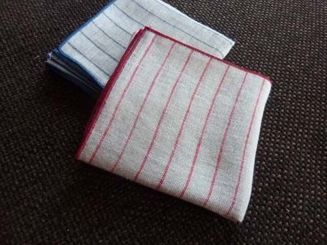 「生成りレッド」色のリネンガーゼはんかちの画像1枚目