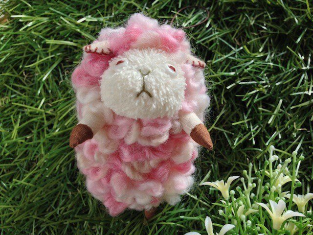 あみぐるみストラップ ひつじ〈*ピンク〉の画像1枚目