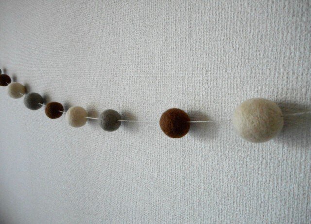 Felt ball garland【Gaia】の画像1枚目