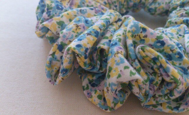 小花柄シュシュの画像1枚目