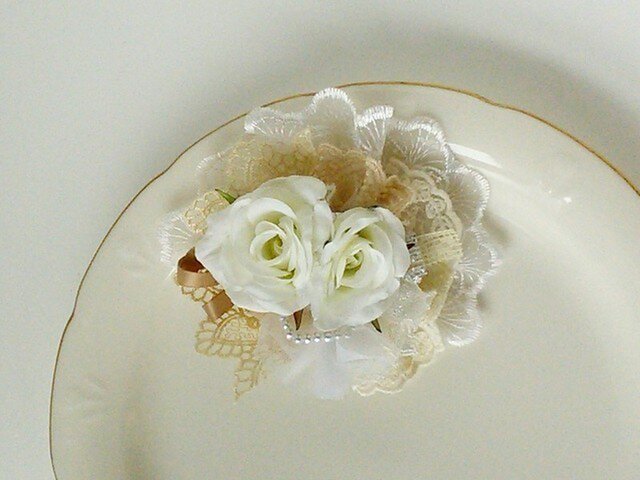 たっぷりレースの薔薇コサージュ(ホワイト) c-001の画像1枚目