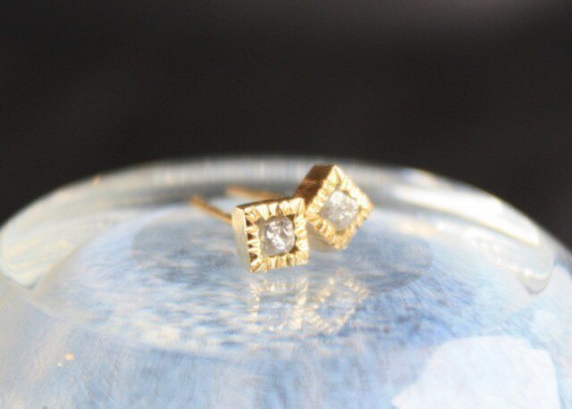 Raw Dia Cube Earring Aの画像1枚目