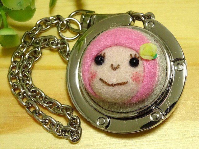 バッグハンガー おんなのこ〈ピンク〉の画像1枚目