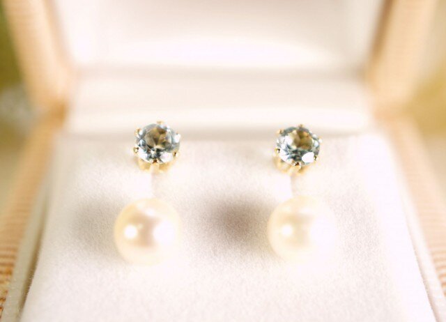 再販】2Way★ブルートパーズとパールのスタッドピアス の画像1枚目
