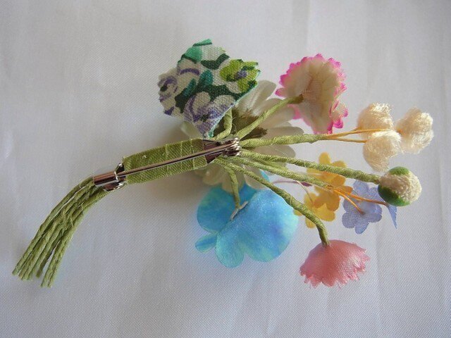 春色の小さいブーケコサージュ 水色蝶々 Iichi ハンドメイド クラフト作品 手仕事品の通販