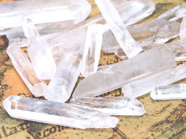 【小さめ】天然水晶ポイント・欠片 20g【クリスタル水晶】の画像1枚目