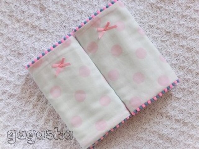 エルゴ よだれパッド BIGドット ピンクリボンの画像1枚目