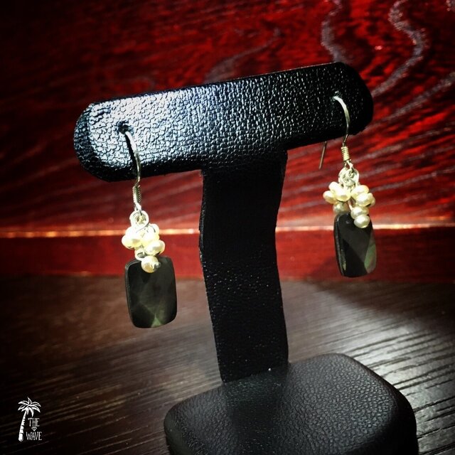 =SALE= スクエア黒蝶貝と小雪パールのピアス - silver -の画像1枚目
