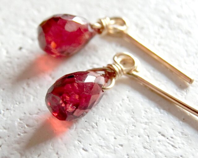 14kgf/ガーネットのドロップ粒ピアス | iichi 日々の暮らしを