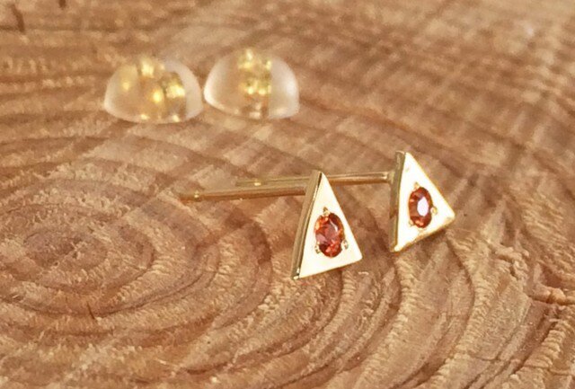 K18 天然オレンジサファイア ピアス | iichi 日々の暮らしを心地よく