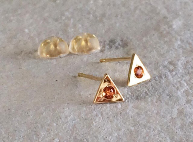 K18 天然オレンジサファイア ピアス | iichi 日々の暮らしを心地よく