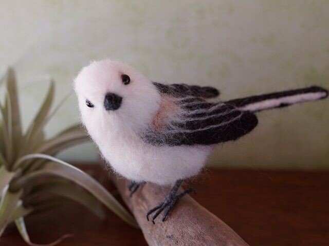 シマエナガ 16号 | iichi 日々の暮らしを心地よくするハンドメイドや