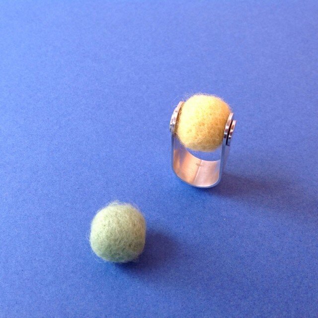 Silver×羊毛ボール リング 黄&緑