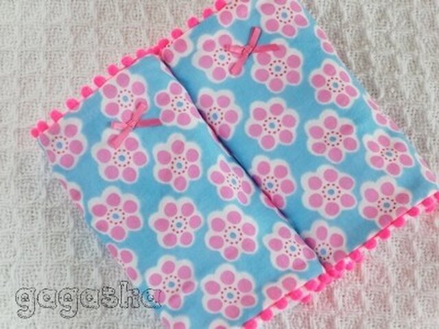 エルゴ よだれパッド 北欧 水色 花柄 ネオンピンク カバーの画像1枚目