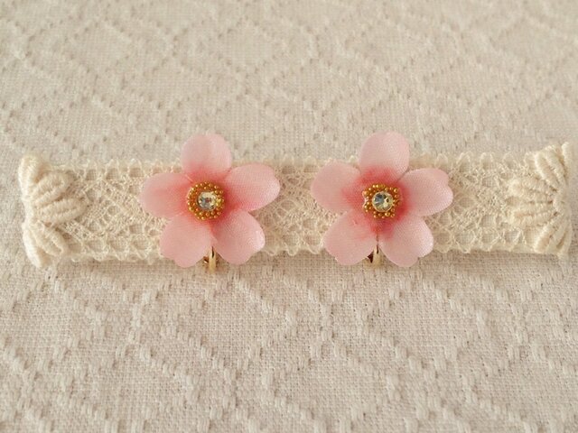 染め花を樹脂加工した桜イヤリング(ピンク)の画像1枚目