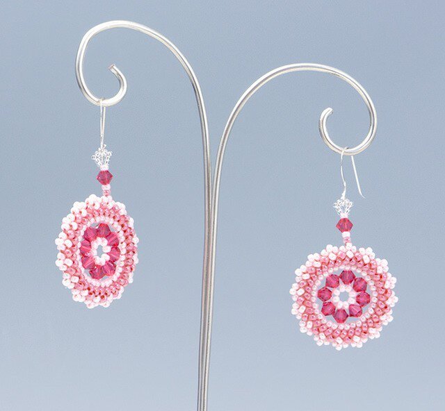 スワロフスキーの花模様のサークルピアス・ピンク | iichi 日々の