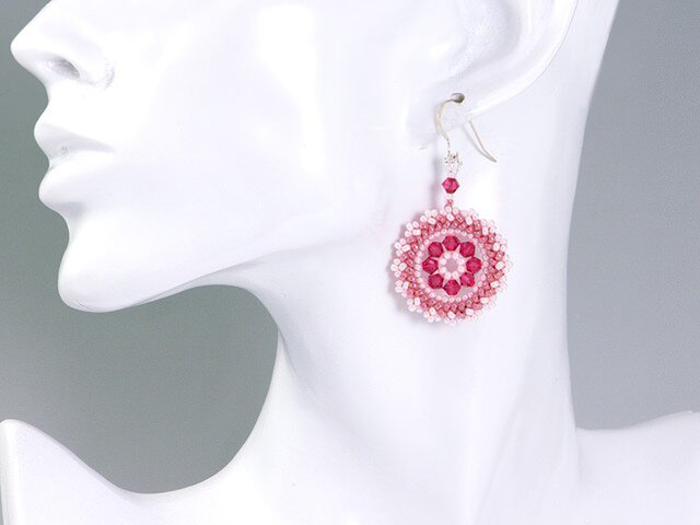 スワロフスキーの花模様のサークルピアス・ピンク | iichi 日々の