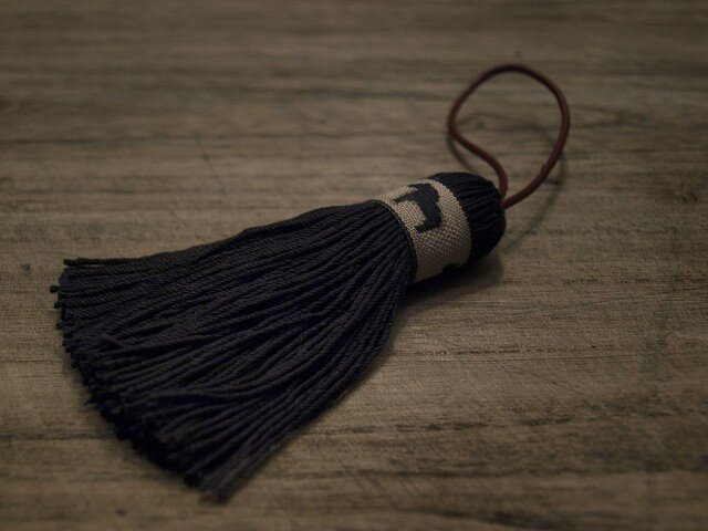 【再再再販】 ♞ダーラナホースタッセル♞ 【北欧の幸運の馬】バッグチャーム キーホルダー 茶リボン×黒の画像1枚目