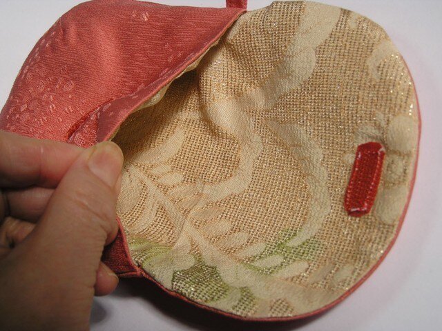 絹の小物入れ 和布の優しい光沢 Iichi ハンドメイド クラフト作品 手仕事品の通販