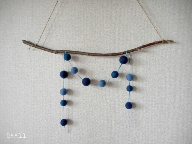 Felt ball garland【Sapphire】の画像1枚目