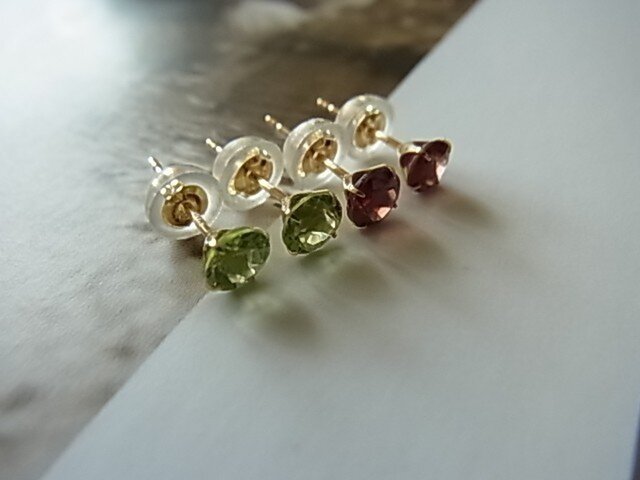 K18　4prongsetting　peridot　ペリドット一粒18金ジュエリーピアス