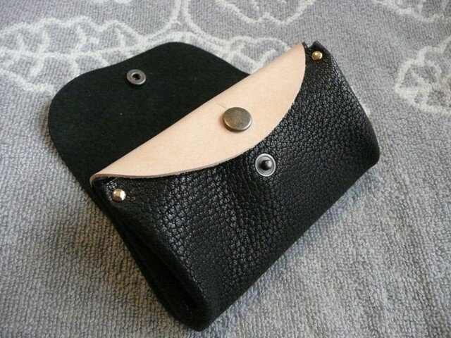 ブラックシボシボの山羊革ぷっくりポーチ | iichi 日々の暮らしを