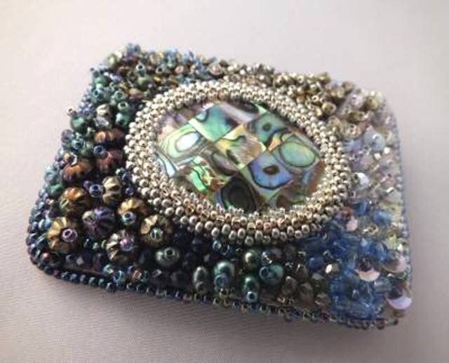 アバロンモザイクシェルの多機能刺繍ネックレスの画像1枚目