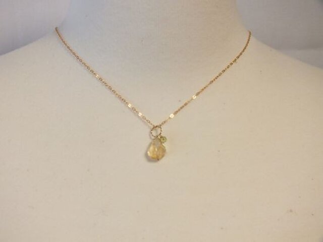 シトリンとペリドットのチャーム | iichi 日々の暮らしを心地よくする