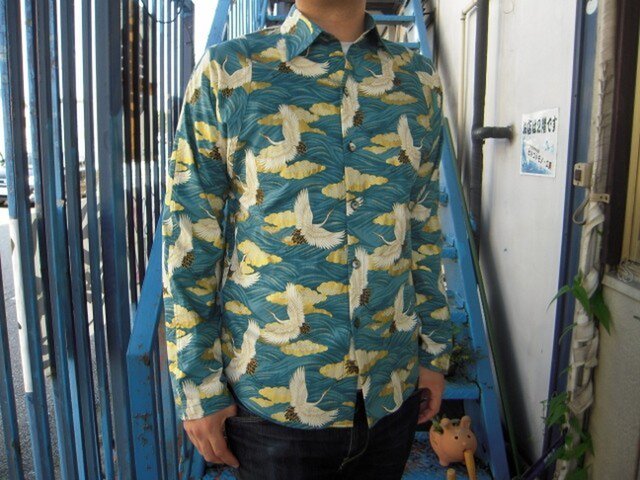 長袖和柄シャツ(波模様に雲と鶴)の画像1枚目