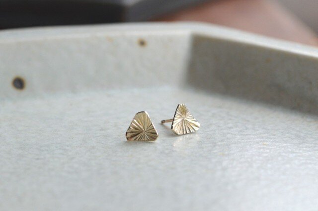 kasane さんかく ピアス ( K10 )の画像1枚目