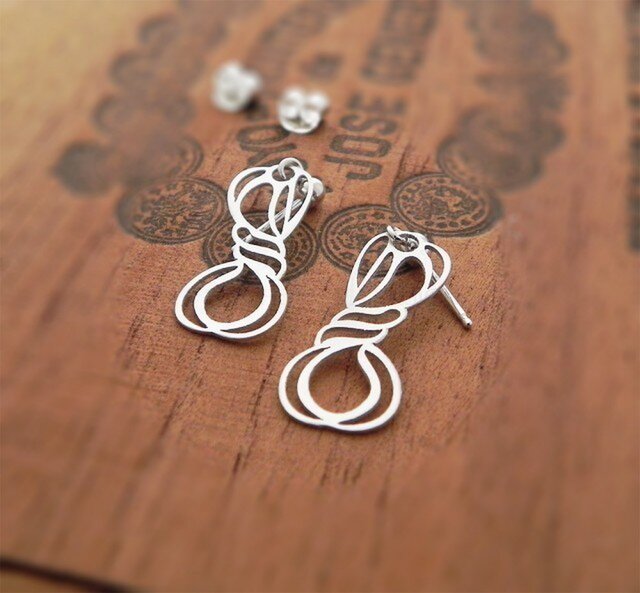 ノット I ピアス，シルバー | iichi 日々の暮らしを心地よくする