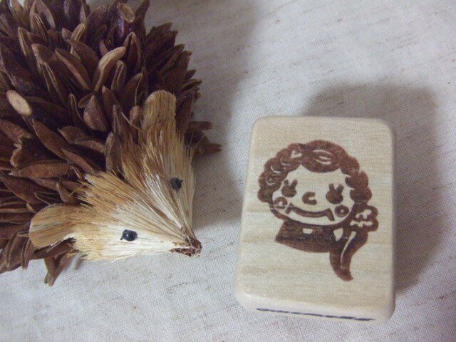 消しゴムはんこ*あみこみ女の子*の画像1枚目
