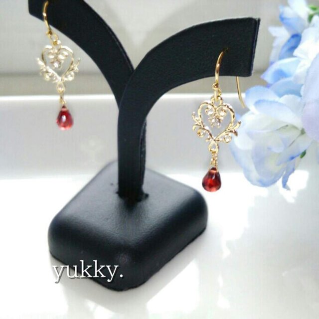 モザンビーク産ガーネットAAA☆ハートモチーフピアス