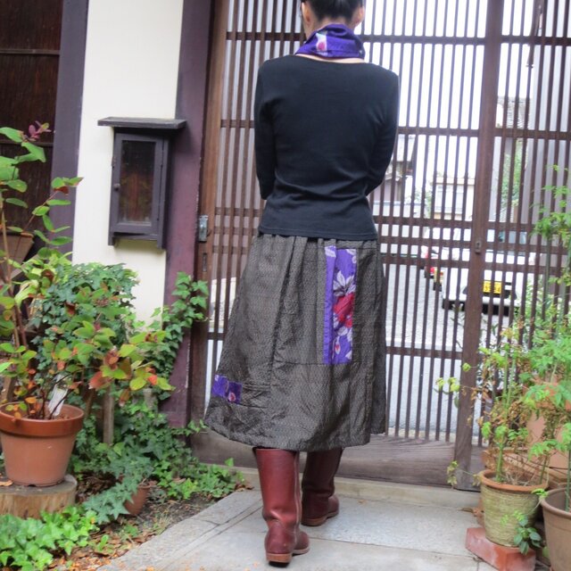 着物リメイク☆渋～い大島紬に赤いバラ♪大人のロングスカート | iichi