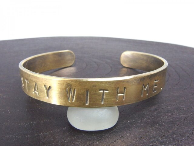 真鍮バングル 9ミリ幅 刻印 文字入れ | iichi 日々の暮らしを心地よく