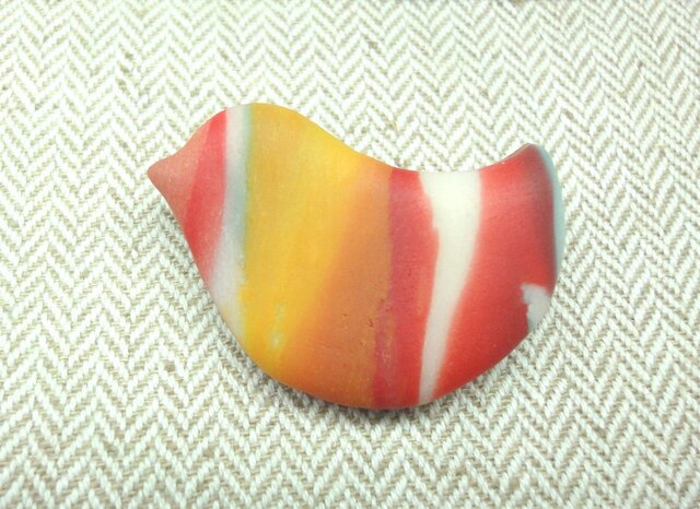 水彩画のような小鳥のブローチの画像1枚目