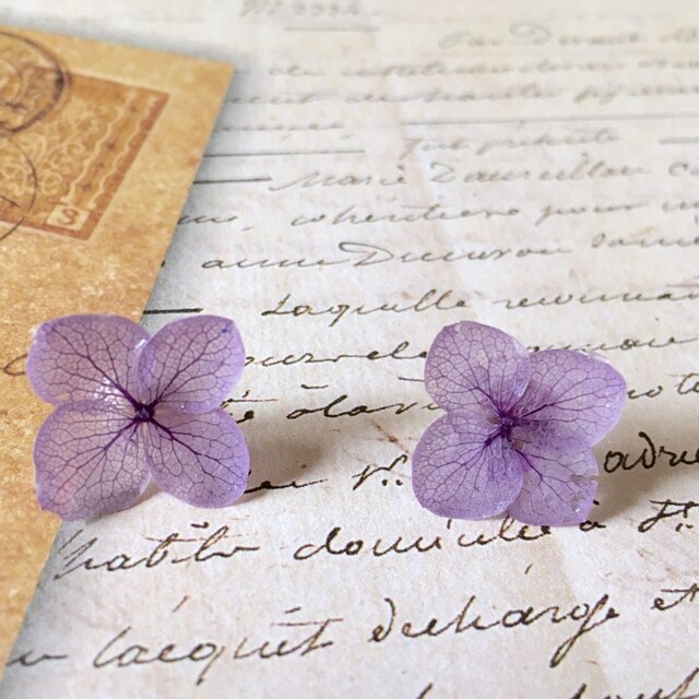 violet*ひとひら紫陽花ピアスの画像1枚目