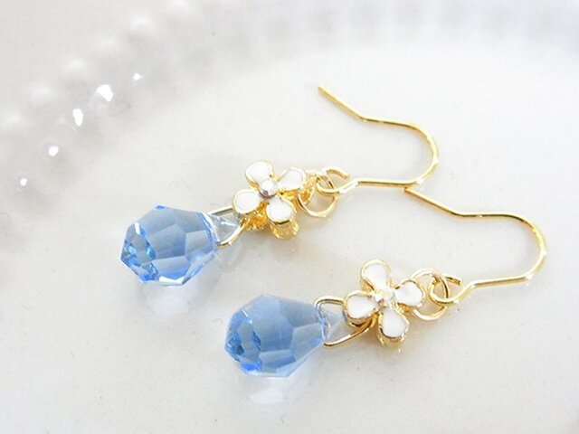 お花とカットドロップのピアス | iichi 日々の暮らしを心地よく
