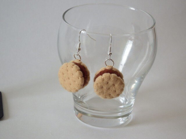 クッキーのピアス | iichi 日々の暮らしを心地よくする