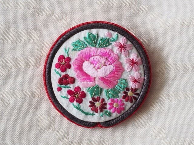 「ブローチ」ヴィンテージ手縫い・京刺繍の画像1枚目
