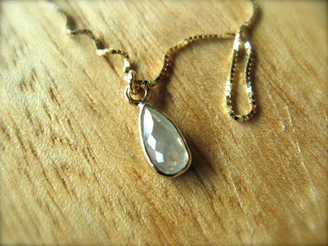White Diamond Tear Drop Necklaceの画像1枚目